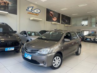 ETIOS HATCH XS 1.5 MANUAL